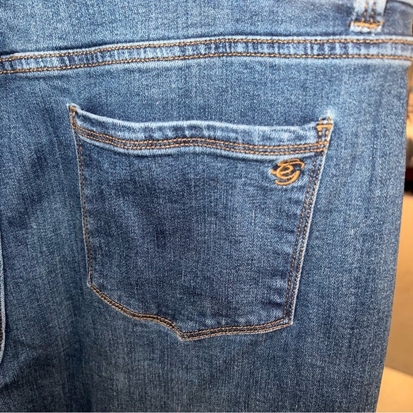 Susan Graver Jeans-Size 16-Frayed Cuff-Like New - Picture 10 of 10